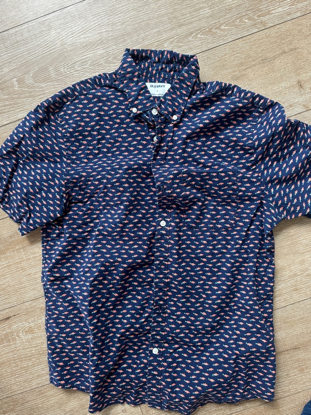 Old Navy Navy Short-Sleeve Button-Up Shirt with Fish Print
